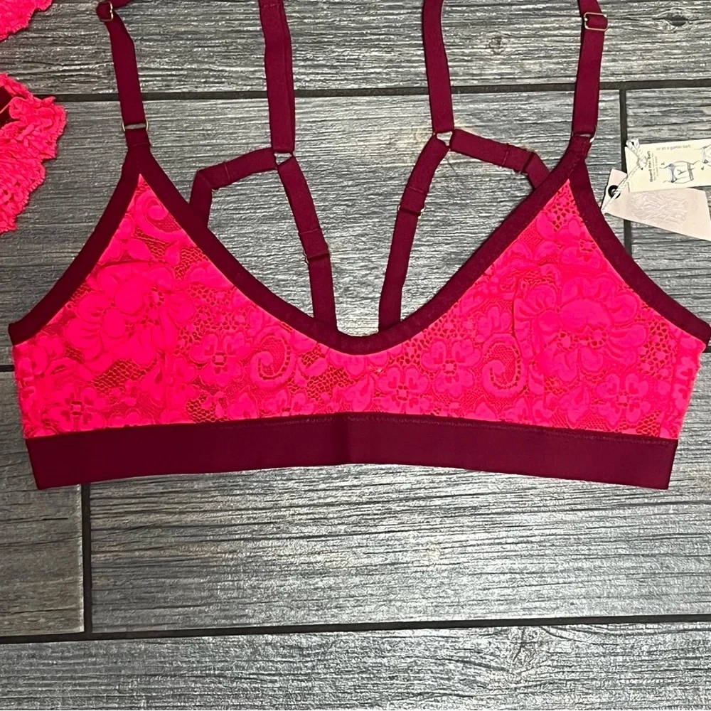 Free People We Are HAH Guard Her Bra Garter Belt Black Lace Small Bralette S XS - Picture 6 of 16